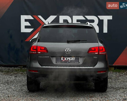 Сірий Фольксваген Туарег, об'ємом двигуна 2.97 л та пробігом 250 тис. км за 21500 $, фото 21 на Automoto.ua