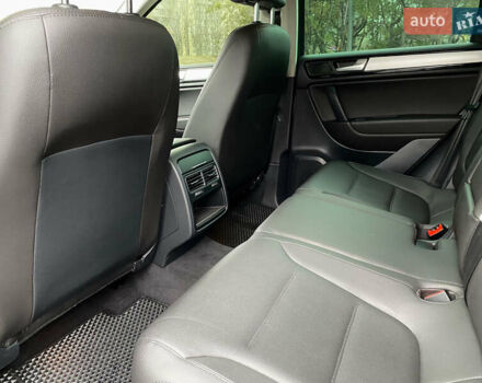 Серый Фольксваген Туарег, объемом двигателя 2.97 л и пробегом 282 тыс. км за 19700 $, фото 14 на Automoto.ua