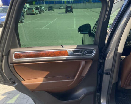 Серый Фольксваген Туарег, объемом двигателя 3 л и пробегом 290 тыс. км за 19500 $, фото 20 на Automoto.ua