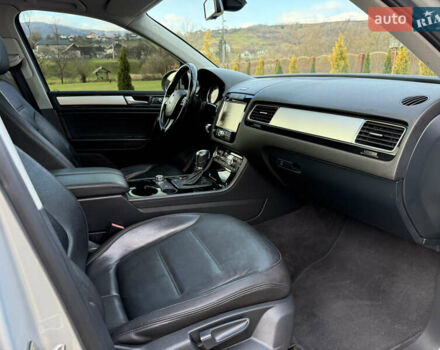 Серый Фольксваген Туарег, объемом двигателя 3 л и пробегом 230 тыс. км за 21900 $, фото 41 на Automoto.ua