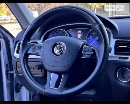 Серый Фольксваген Туарег, объемом двигателя 3 л и пробегом 298 тыс. км за 17000 $, фото 12 на Automoto.ua