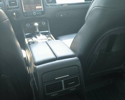 Серый Фольксваген Туарег, объемом двигателя 3 л и пробегом 280 тыс. км за 22500 $, фото 35 на Automoto.ua