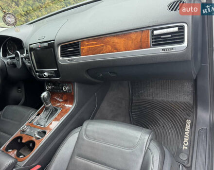 Серый Фольксваген Туарег, объемом двигателя 2.97 л и пробегом 345 тыс. км за 16900 $, фото 15 на Automoto.ua