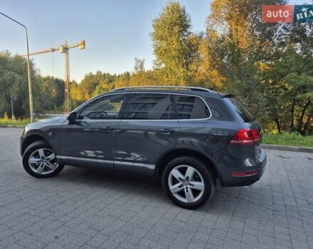 Серый Фольксваген Туарег, объемом двигателя 2.97 л и пробегом 248 тыс. км за 16500 $, фото 52 на Automoto.ua