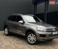 Серый Фольксваген Туарег, объемом двигателя 2.97 л и пробегом 360 тыс. км за 17500 $, фото 1 на Automoto.ua