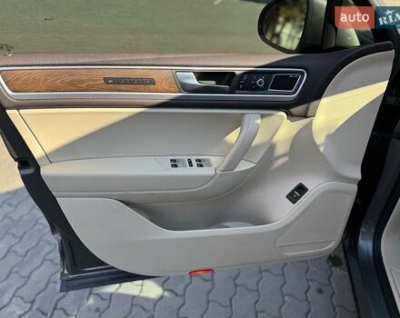 Сірий Фольксваген Туарег, об'ємом двигуна 2.97 л та пробігом 247 тис. км за 19200 $, фото 10 на Automoto.ua