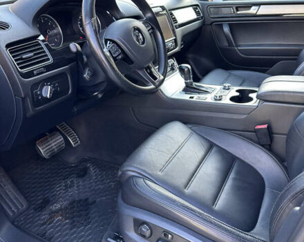 Сірий Фольксваген Туарег, об'ємом двигуна 2.97 л та пробігом 254 тис. км за 21000 $, фото 24 на Automoto.ua