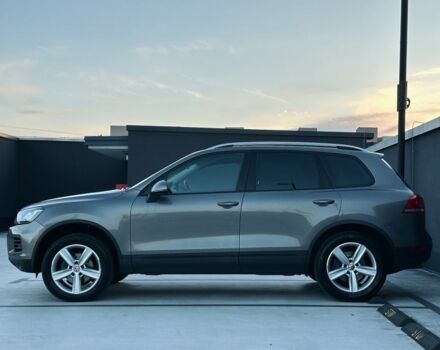 Серый Фольксваген Туарег, объемом двигателя 3 л и пробегом 209 тыс. км за 4900 $, фото 2 на Automoto.ua