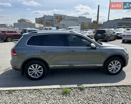 Серый Фольксваген Туарег, объемом двигателя 3 л и пробегом 295 тыс. км за 21500 $, фото 4 на Automoto.ua