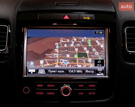 Серый Фольксваген Туарег, объемом двигателя 3 л и пробегом 219 тыс. км за 17900 $, фото 24 на Automoto.ua