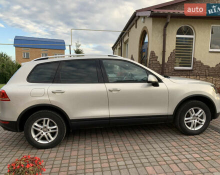 Серый Фольксваген Туарег, объемом двигателя 2.97 л и пробегом 300 тыс. км за 17200 $, фото 3 на Automoto.ua