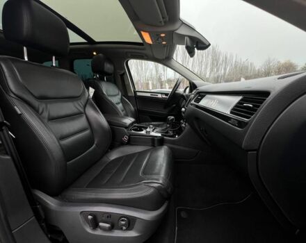 Серый Фольксваген Туарег, объемом двигателя 3 л и пробегом 223 тыс. км за 19500 $, фото 15 на Automoto.ua