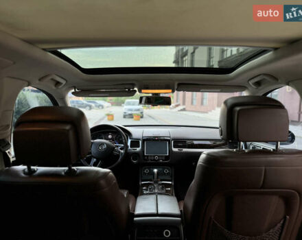 Серый Фольксваген Туарег, объемом двигателя 2.97 л и пробегом 261 тыс. км за 18000 $, фото 24 на Automoto.ua