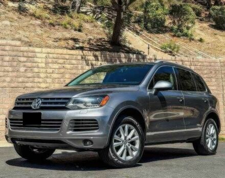 Сірий Фольксваген Туарег, об'ємом двигуна 3 л та пробігом 130 тис. км за 9900 $, фото 1 на Automoto.ua