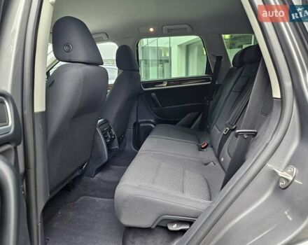 Сірий Фольксваген Туарег, об'ємом двигуна 2.97 л та пробігом 263 тис. км за 18790 $, фото 20 на Automoto.ua