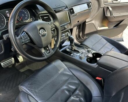 Серый Фольксваген Туарег, объемом двигателя 3 л и пробегом 262 тыс. км за 22000 $, фото 6 на Automoto.ua