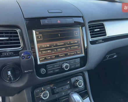 Серый Фольксваген Туарег, объемом двигателя 2.97 л и пробегом 223 тыс. км за 19500 $, фото 10 на Automoto.ua