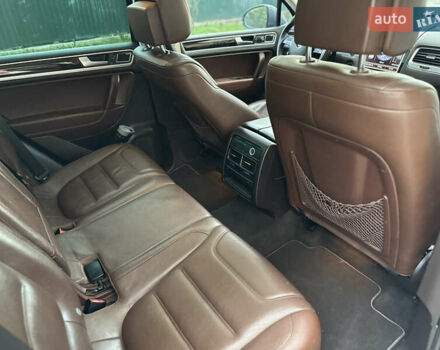 Серый Фольксваген Туарег, объемом двигателя 2.97 л и пробегом 261 тыс. км за 18000 $, фото 27 на Automoto.ua