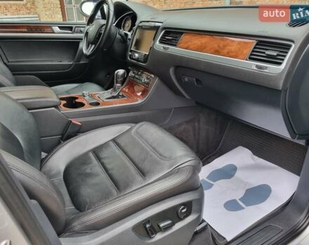 Фольксваген Туарег 2013 в Ровно на Automoto.ua Серый Фольксваген Туарег, объемом двигателя 3 л и пробегом 311 тыс. км за 20999 $, фото 43 на Automoto.ua