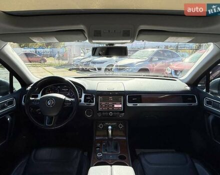 Фольксваген Туарег 2013 в Киеве на Automoto.ua Серый Фольксваген Туарег, объемом двигателя 2.97 л и пробегом 180 тыс. км за 19900 $, фото 12 на Automoto.ua