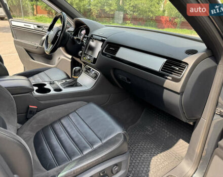 Сірий Фольксваген Туарег, об'ємом двигуна 2.97 л та пробігом 229 тис. км за 19800 $, фото 12 на Automoto.ua