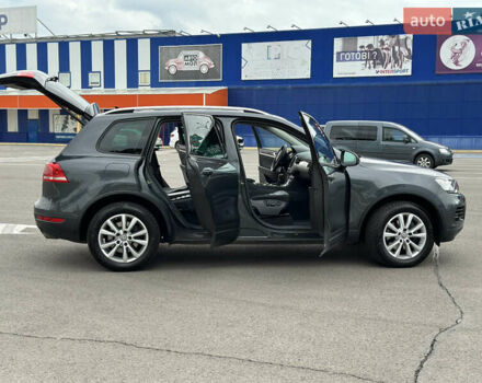 Серый Фольксваген Туарег, объемом двигателя 0 л и пробегом 211 тыс. км за 21450 $, фото 31 на Automoto.ua