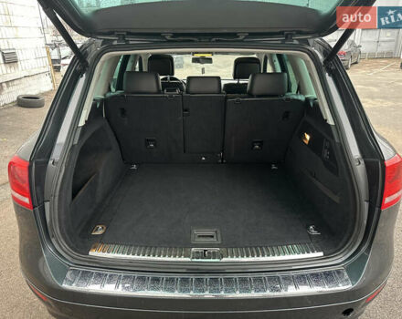 Серый Фольксваген Туарег, объемом двигателя 3 л и пробегом 222 тыс. км за 16500 $, фото 10 на Automoto.ua