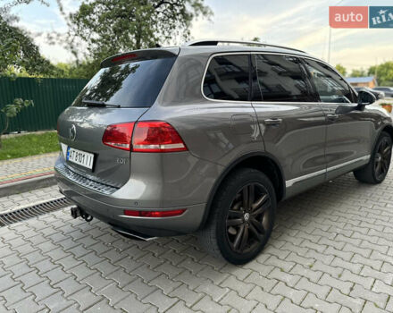 Серый Фольксваген Туарег, объемом двигателя 2.97 л и пробегом 261 тыс. км за 18000 $, фото 10 на Automoto.ua