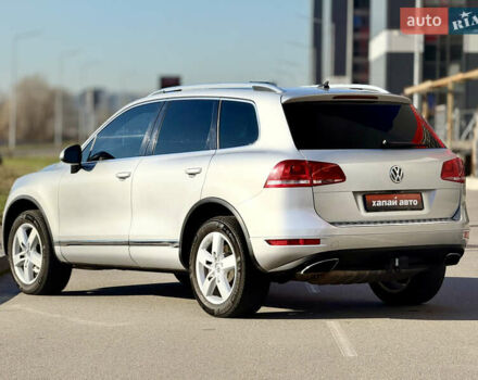 Серый Фольксваген Туарег, объемом двигателя 3 л и пробегом 222 тыс. км за 20800 $, фото 6 на Automoto.ua