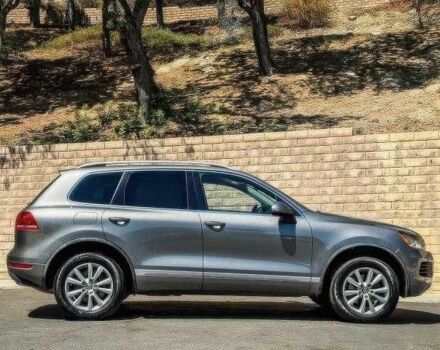 Сірий Фольксваген Туарег, об'ємом двигуна 3 л та пробігом 130 тис. км за 9900 $, фото 3 на Automoto.ua