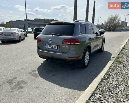Серый Фольксваген Туарег, объемом двигателя 3 л и пробегом 295 тыс. км за 21500 $, фото 3 на Automoto.ua