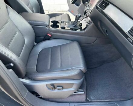 Серый Фольксваген Туарег, объемом двигателя 3 л и пробегом 93 тыс. км за 16800 $, фото 16 на Automoto.ua