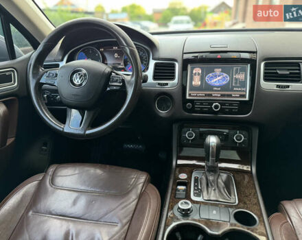 Серый Фольксваген Туарег, объемом двигателя 2.97 л и пробегом 261 тыс. км за 18000 $, фото 18 на Automoto.ua