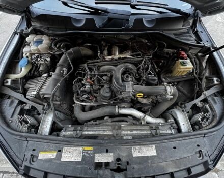 Серый Фольксваген Туарег, объемом двигателя 3 л и пробегом 237 тыс. км за 17500 $, фото 4 на Automoto.ua