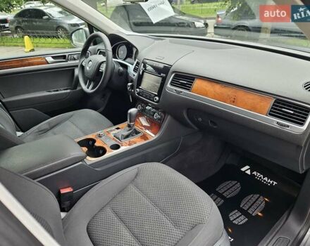 Сірий Фольксваген Туарег, об'ємом двигуна 2.97 л та пробігом 263 тис. км за 18790 $, фото 28 на Automoto.ua