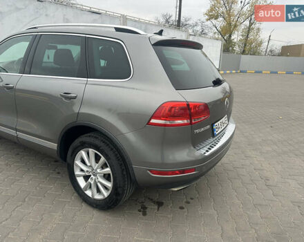 Серый Фольксваген Туарег, объемом двигателя 3.6 л и пробегом 303 тыс. км за 15800 $, фото 6 на Automoto.ua
