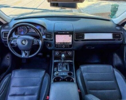 Сірий Фольксваген Туарег, об'ємом двигуна 3 л та пробігом 130 тис. км за 9900 $, фото 9 на Automoto.ua