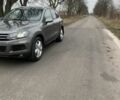 Серый Фольксваген Туарег, объемом двигателя 3 л и пробегом 331 тыс. км за 21000 $, фото 4 на Automoto.ua