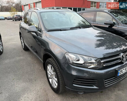 Серый Фольксваген Туарег, объемом двигателя 2.97 л и пробегом 223 тыс. км за 16500 $, фото 1 на Automoto.ua