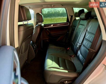 Серый Фольксваген Туарег, объемом двигателя 3 л и пробегом 222 тыс. км за 20800 $, фото 17 на Automoto.ua