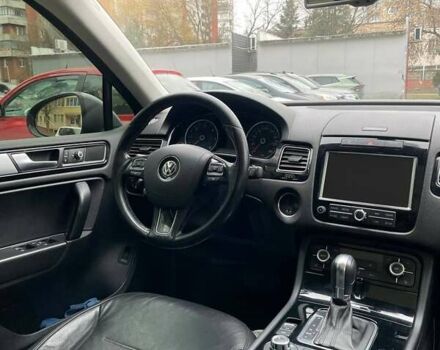 Сірий Фольксваген Туарег, об'ємом двигуна 3 л та пробігом 210 тис. км за 20700 $, фото 7 на Automoto.ua