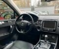 Сірий Фольксваген Туарег, об'ємом двигуна 3 л та пробігом 210 тис. км за 20700 $, фото 7 на Automoto.ua