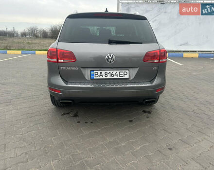 Серый Фольксваген Туарег, объемом двигателя 3.6 л и пробегом 303 тыс. км за 15800 $, фото 7 на Automoto.ua