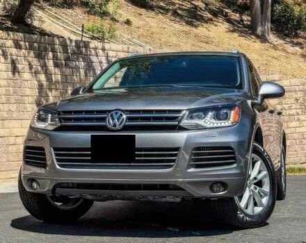 Сірий Фольксваген Туарег, об'ємом двигуна 3 л та пробігом 130 тис. км за 9900 $, фото 2 на Automoto.ua
