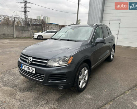 Серый Фольксваген Туарег, объемом двигателя 3 л и пробегом 222 тыс. км за 16500 $, фото 2 на Automoto.ua