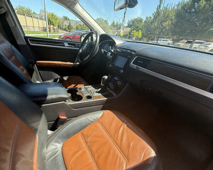 Серый Фольксваген Туарег, объемом двигателя 2.97 л и пробегом 330 тыс. км за 16500 $, фото 7 на Automoto.ua