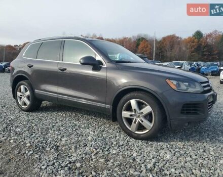 Серый Фольксваген Туарег, объемом двигателя 3 л и пробегом 251 тыс. км за 2400 $, фото 3 на Automoto.ua