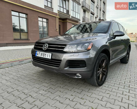 Серый Фольксваген Туарег, объемом двигателя 2.97 л и пробегом 261 тыс. км за 18000 $, фото 1 на Automoto.ua