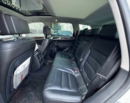 Серый Фольксваген Туарег, объемом двигателя 3 л и пробегом 237 тыс. км за 17500 $, фото 5 на Automoto.ua