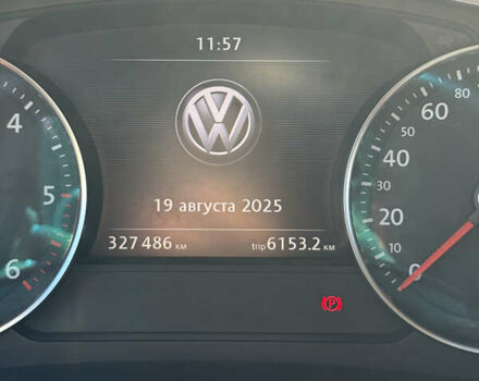 Серый Фольксваген Туарег, объемом двигателя 2.97 л и пробегом 330 тыс. км за 16500 $, фото 12 на Automoto.ua